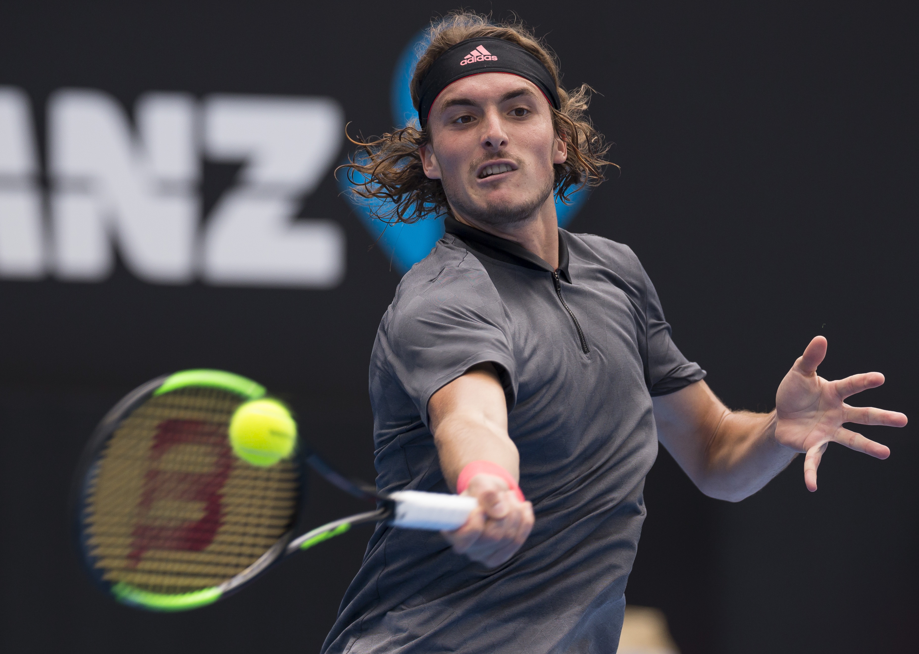 澳大利亚网球队绝杀西班牙网球队，西西帕斯惊艳世界