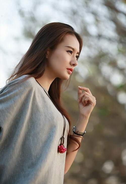 爱游戏体育-天平只向一处倾斜，布克化身定盘星，灰熊稳稳熊抱胜利