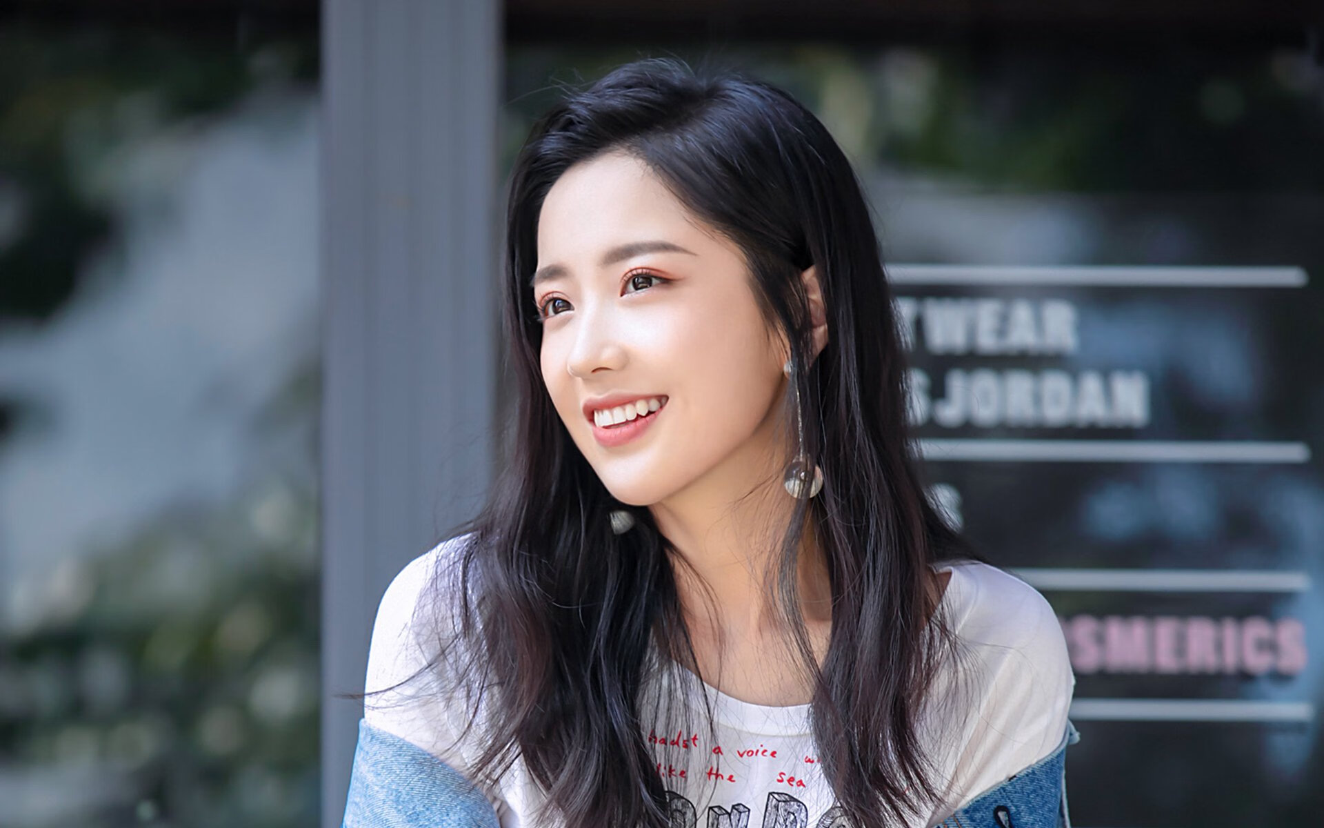 爱游戏入口-当篮球手感点燃绿茵场，德甲争冠夜与约基奇的跨界上演