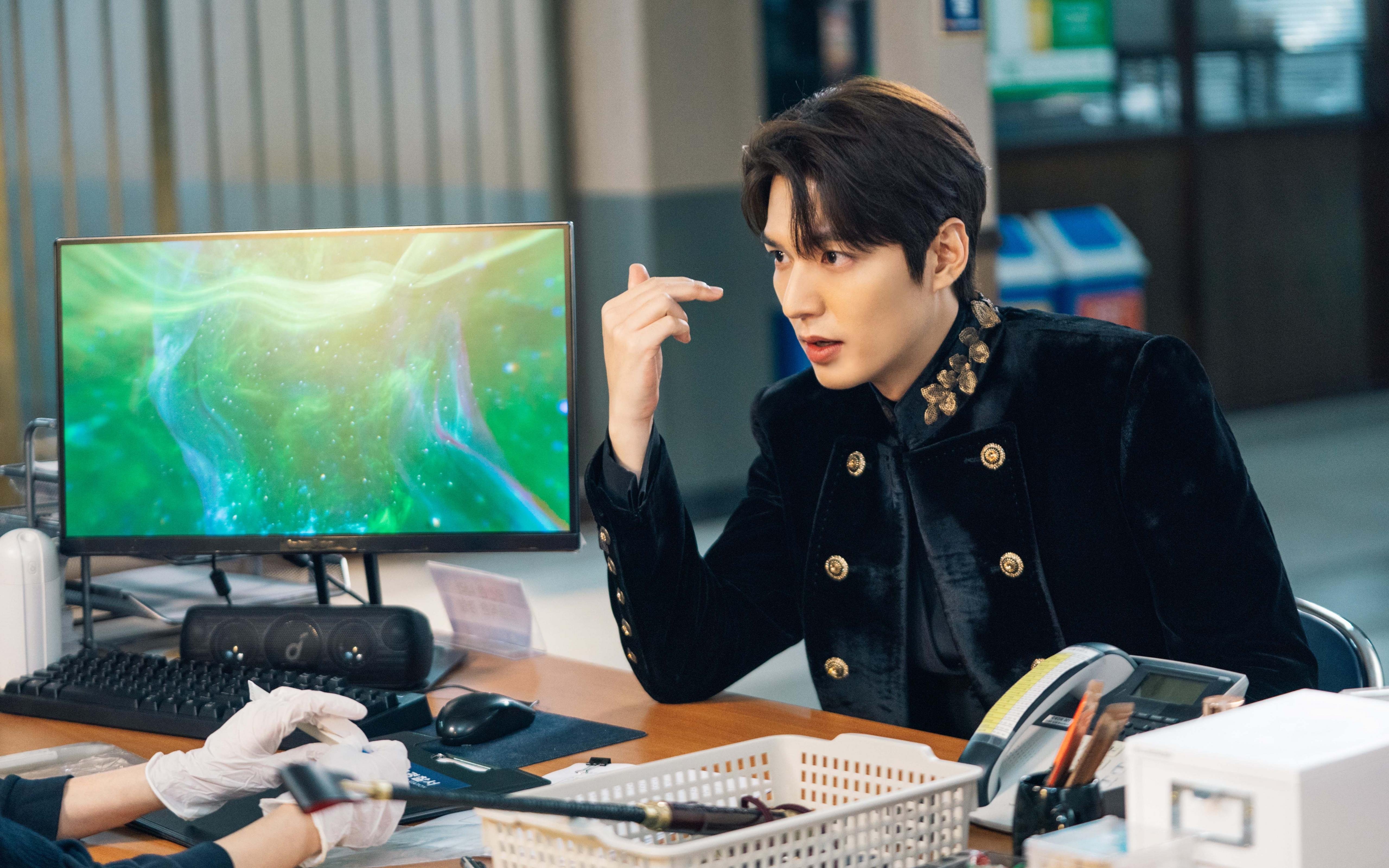 终极审判，总决赛夜，乔治戴上大场面先生的荆冠